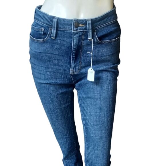 67585....Calvin Klein Skinny Jeans Size 8 25" Inseam W26" 9" Rise - Picture 1 of 6